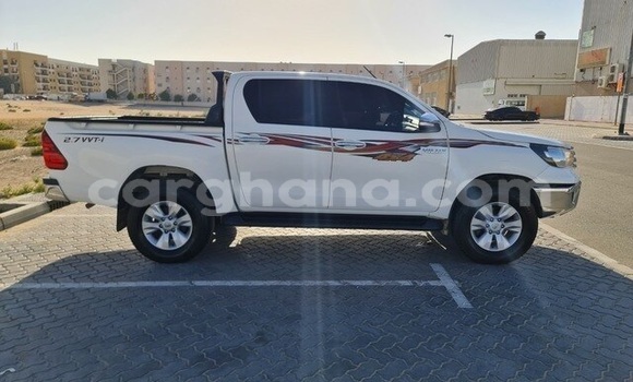 Sayi Na hannu Toyota Hilux White Mota in Accra a Greater Accra Sayi Na hannu Toyota Hilux White Mota in Accra a Greater Accra