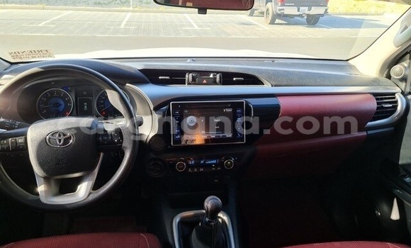 Sayi Na hannu Toyota Hilux White Mota in Accra a Greater Accra Sayi Na hannu Toyota Hilux White Mota in Accra a Greater Accra