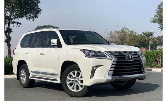 Ra Imported Toyota Land Cruiser funfun Ọkọ̀ in Import - Dubai ni Ashanti