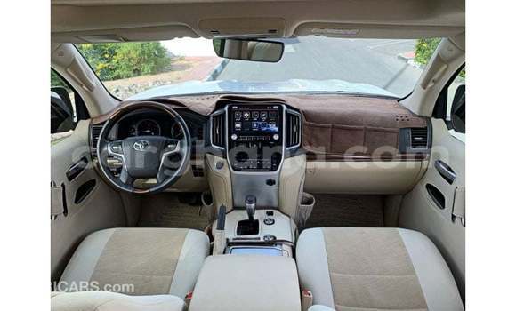 Sayi Imported Toyota Land Cruiser White Mota in Import - Dubai a Ashanti Sayi Imported Toyota Land Cruiser White Mota in Import - Dubai a Ashanti