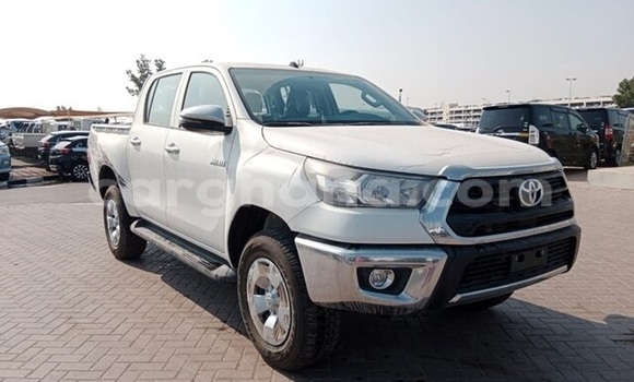 Sayi Na hannu Toyota Hilux White Mota in Accra a Greater Accra Sayi Na hannu Toyota Hilux White Mota in Accra a Greater Accra