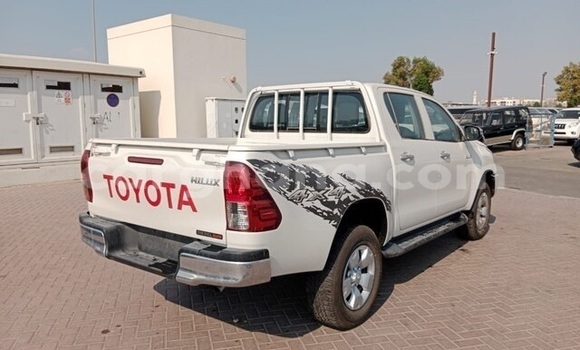 Sayi Na hannu Toyota Hilux White Mota in Accra a Greater Accra Sayi Na hannu Toyota Hilux White Mota in Accra a Greater Accra