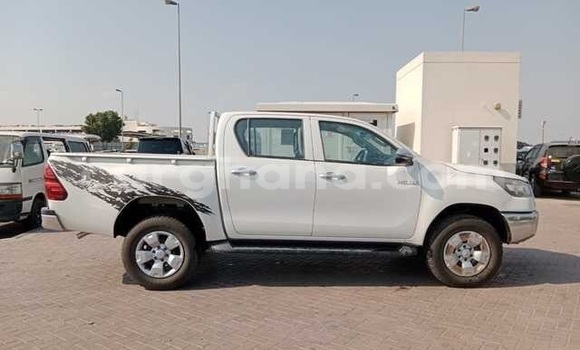 Sayi Na hannu Toyota Hilux White Mota in Accra a Greater Accra Sayi Na hannu Toyota Hilux White Mota in Accra a Greater Accra