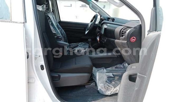 Sayi Na hannu Toyota Hilux White Mota in Accra a Greater Accra Sayi Na hannu Toyota Hilux White Mota in Accra a Greater Accra