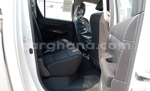 Sayi Na hannu Toyota Hilux White Mota in Accra a Greater Accra Sayi Na hannu Toyota Hilux White Mota in Accra a Greater Accra
