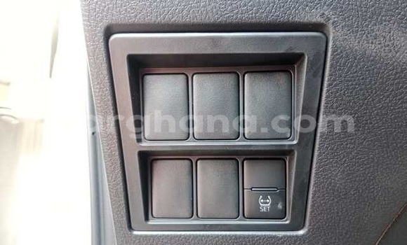 Sayi Na hannu Toyota Hilux White Mota in Accra a Greater Accra Sayi Na hannu Toyota Hilux White Mota in Accra a Greater Accra