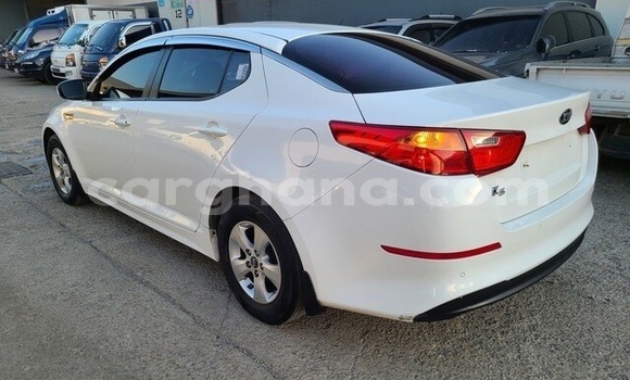 Buy Used Kia K5 White Car in Accra in Greater Accra Buy Used Kia K5 White Car in Accra in Greater Accra