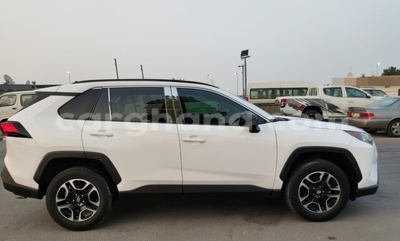 Sayi Na hannu Toyota RAV4 White Mota in Accra a Greater Accra Sayi Na hannu Toyota RAV4 White Mota in Accra a Greater Accra