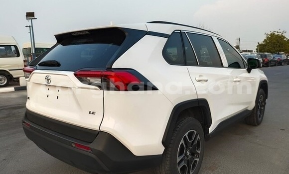Sayi Na hannu Toyota RAV4 White Mota in Accra a Greater Accra Sayi Na hannu Toyota RAV4 White Mota in Accra a Greater Accra