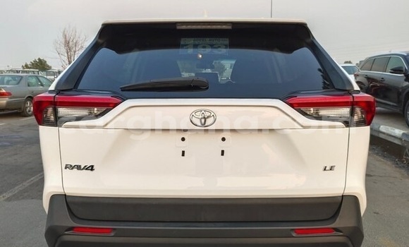 Sayi Na hannu Toyota RAV4 White Mota in Accra a Greater Accra Sayi Na hannu Toyota RAV4 White Mota in Accra a Greater Accra
