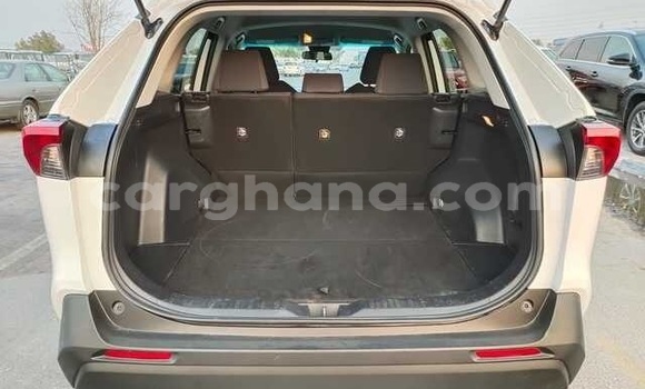Sayi Na hannu Toyota RAV4 White Mota in Accra a Greater Accra Sayi Na hannu Toyota RAV4 White Mota in Accra a Greater Accra