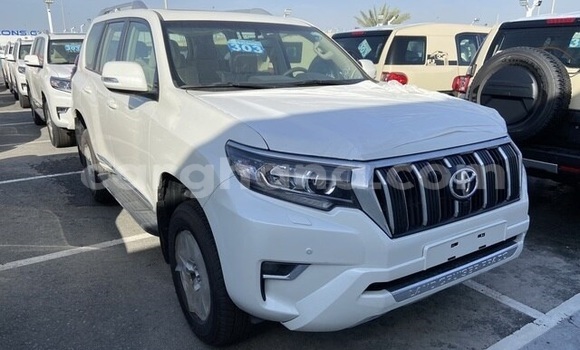 Sayi Na hannu Toyota Land Cruiser Prado White Mota in Accra a Greater Accra Sayi Na hannu Toyota Land Cruiser Prado White Mota in Accra a Greater Accra