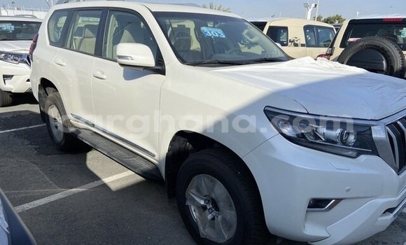Sayi Na hannu Toyota Land Cruiser Prado White Mota in Accra a Greater Accra Sayi Na hannu Toyota Land Cruiser Prado White Mota in Accra a Greater Accra