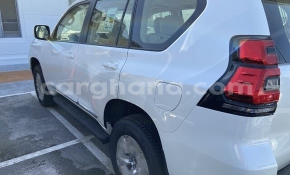 Sayi Na hannu Toyota Land Cruiser Prado White Mota in Accra a Greater Accra Sayi Na hannu Toyota Land Cruiser Prado White Mota in Accra a Greater Accra