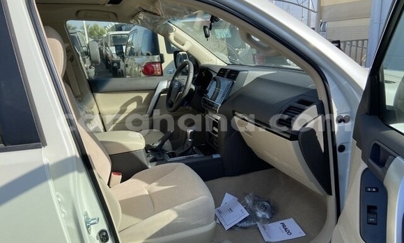 Sayi Na hannu Toyota Land Cruiser Prado White Mota in Accra a Greater Accra Sayi Na hannu Toyota Land Cruiser Prado White Mota in Accra a Greater Accra