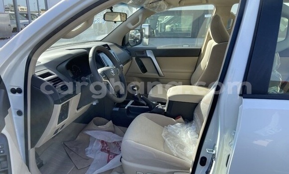 Sayi Na hannu Toyota Land Cruiser Prado White Mota in Accra a Greater Accra Sayi Na hannu Toyota Land Cruiser Prado White Mota in Accra a Greater Accra