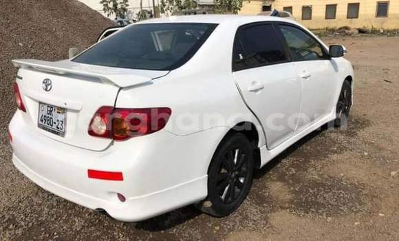 Ra Àlòkù Toyota Corolla funfun Ọkọ̀ in Accra ni Greater Accra Ra Àlòkù Toyota Corolla funfun Ọkọ̀ in Accra ni Greater Accra