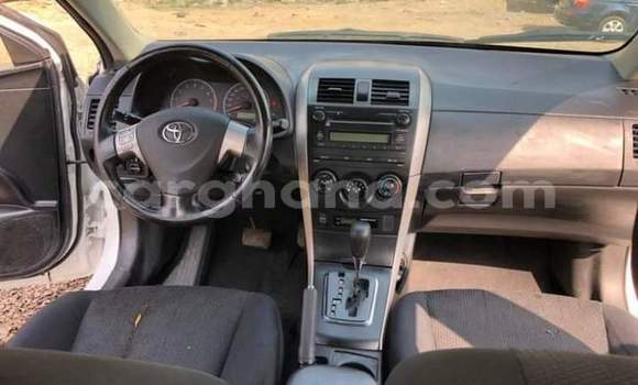 Ra Àlòkù Toyota Corolla funfun Ọkọ̀ in Accra ni Greater Accra Ra Àlòkù Toyota Corolla funfun Ọkọ̀ in Accra ni Greater Accra