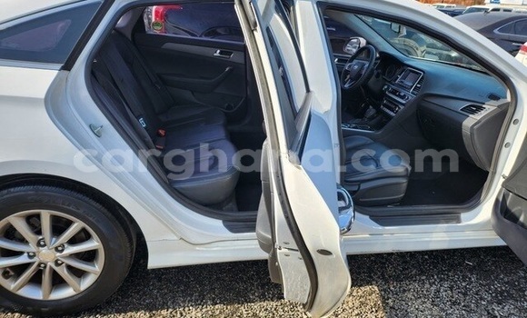 Sayi Na hannu Hyundai Sonata White Mota in Accra a Greater Accra Sayi Na hannu Hyundai Sonata White Mota in Accra a Greater Accra