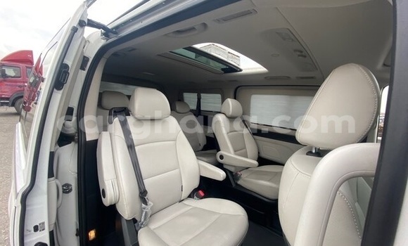 Sayi Na hannu Hyundai Grand Starex White Mota in Accra a Greater Accra Sayi Na hannu Hyundai Grand Starex White Mota in Accra a Greater Accra