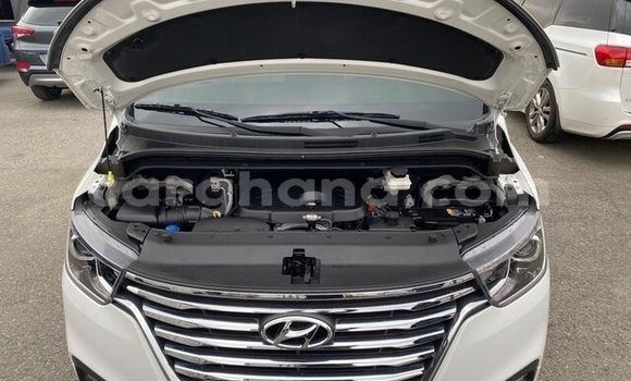 Sayi Na hannu Hyundai Grand Starex White Mota in Accra a Greater Accra Sayi Na hannu Hyundai Grand Starex White Mota in Accra a Greater Accra