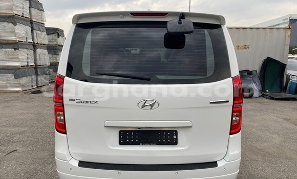Sayi Na hannu Hyundai Grand Starex White Mota in Accra a Greater Accra Sayi Na hannu Hyundai Grand Starex White Mota in Accra a Greater Accra