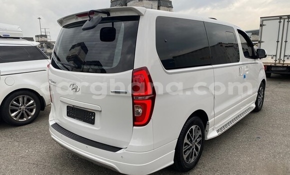 Sayi Na hannu Hyundai Grand Starex White Mota in Accra a Greater Accra Sayi Na hannu Hyundai Grand Starex White Mota in Accra a Greater Accra