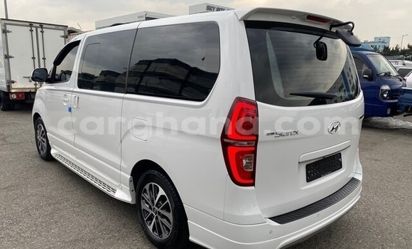Sayi Na hannu Hyundai Grand Starex White Mota in Accra a Greater Accra Sayi Na hannu Hyundai Grand Starex White Mota in Accra a Greater Accra