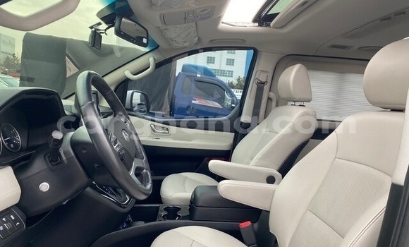 Sayi Na hannu Hyundai Grand Starex White Mota in Accra a Greater Accra Sayi Na hannu Hyundai Grand Starex White Mota in Accra a Greater Accra