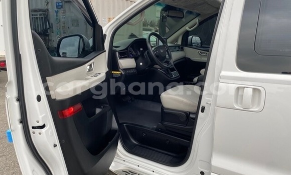 Sayi Na hannu Hyundai Grand Starex White Mota in Accra a Greater Accra Sayi Na hannu Hyundai Grand Starex White Mota in Accra a Greater Accra