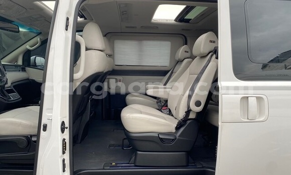 Sayi Na hannu Hyundai Grand Starex White Mota in Accra a Greater Accra Sayi Na hannu Hyundai Grand Starex White Mota in Accra a Greater Accra
