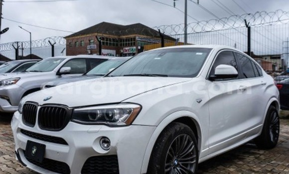 Ra Àlòkù BMW X5 funfun Ọkọ̀ in Iwọn didun ni Oorun Ra Àlòkù BMW X5 funfun Ọkọ̀ in Iwọn didun ni Oorun