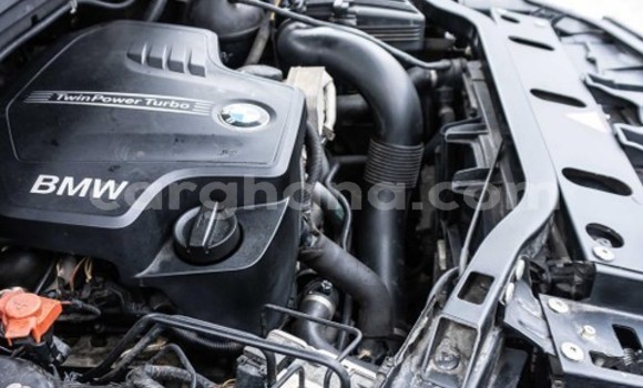 Ra Àlòkù BMW X5 funfun Ọkọ̀ in Iwọn didun ni Oorun Ra Àlòkù BMW X5 funfun Ọkọ̀ in Iwọn didun ni Oorun