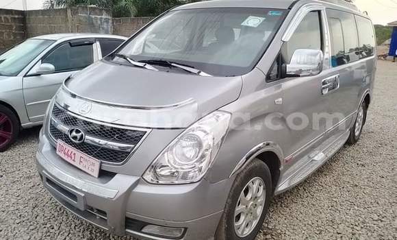 Sayi Na hannu Hyundai Starex (H-1) Azurfa Mota in Takoradi a Yamma