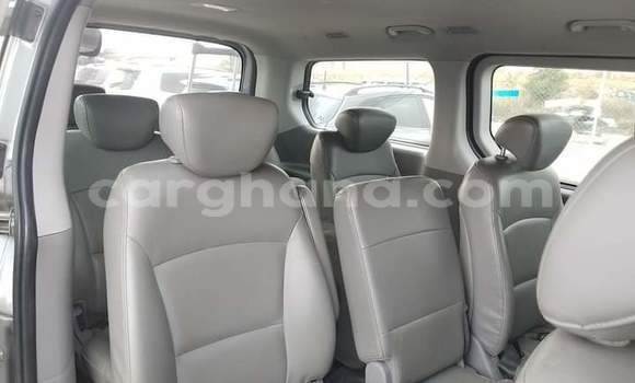 Ra Àlòkù Hyundai Starex (H-1) Silver Ọkọ̀ in Iwọn didun ni Oorun Ra Àlòkù Hyundai Starex (H-1) Silver Ọkọ̀ in Iwọn didun ni Oorun