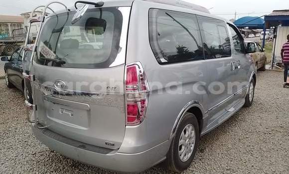 Ra Àlòkù Hyundai Starex (H-1) Silver Ọkọ̀ in Iwọn didun ni Oorun Ra Àlòkù Hyundai Starex (H-1) Silver Ọkọ̀ in Iwọn didun ni Oorun