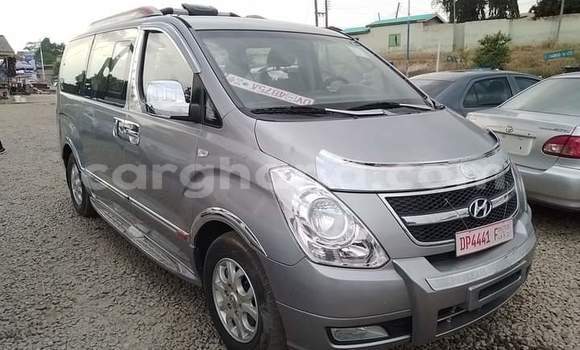 Ra Àlòkù Hyundai Starex (H-1) Silver Ọkọ̀ in Iwọn didun ni Oorun Ra Àlòkù Hyundai Starex (H-1) Silver Ọkọ̀ in Iwọn didun ni Oorun