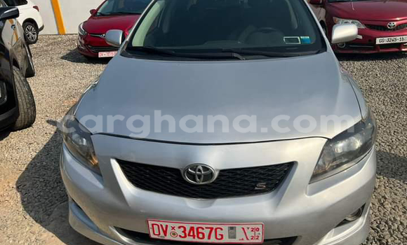 Ra Àlòkù Toyota Corolla Silver Ọkọ̀ in Iwọn didun ni Oorun Ra Àlòkù Toyota Corolla Silver Ọkọ̀ in Iwọn didun ni Oorun
