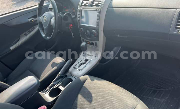 Ra Àlòkù Toyota Corolla Silver Ọkọ̀ in Iwọn didun ni Oorun Ra Àlòkù Toyota Corolla Silver Ọkọ̀ in Iwọn didun ni Oorun