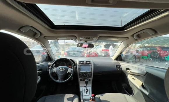 Ra Àlòkù Toyota Corolla Silver Ọkọ̀ in Iwọn didun ni Oorun Ra Àlòkù Toyota Corolla Silver Ọkọ̀ in Iwọn didun ni Oorun