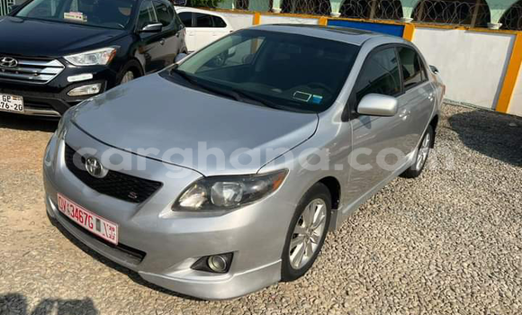 Ra Àlòkù Toyota Corolla Silver Ọkọ̀ in Iwọn didun ni Oorun Ra Àlòkù Toyota Corolla Silver Ọkọ̀ in Iwọn didun ni Oorun