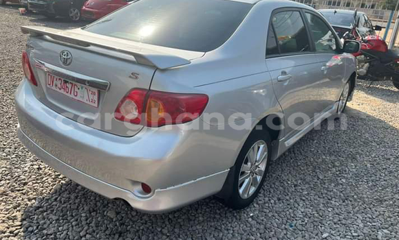 Ra Àlòkù Toyota Corolla Silver Ọkọ̀ in Iwọn didun ni Oorun Ra Àlòkù Toyota Corolla Silver Ọkọ̀ in Iwọn didun ni Oorun