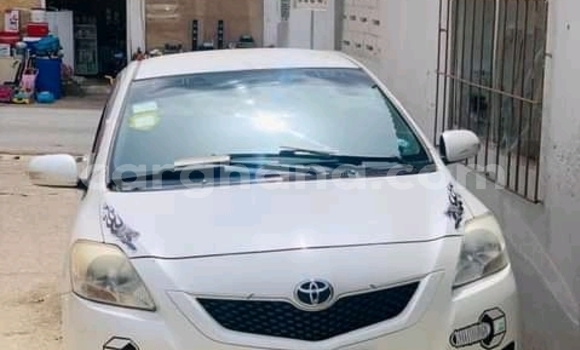 Buy Used Toyota Yaris White Car in Accra in Greater Accra