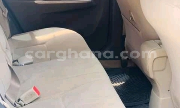 Ra Àlòkù Toyota Yaris funfun Ọkọ̀ in Accra ni Greater Accra Ra Àlòkù Toyota Yaris funfun Ọkọ̀ in Accra ni Greater Accra