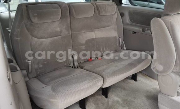 Ra Àlòkù Toyota Sienna funfun Ọkọ̀ in Iwọn didun ni Oorun Ra Àlòkù Toyota Sienna funfun Ọkọ̀ in Iwọn didun ni Oorun