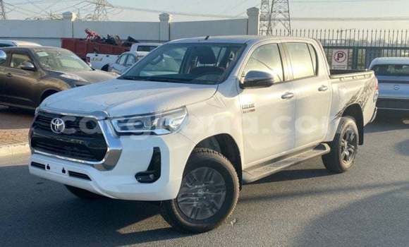 Sayi Imported Toyota Hilux White Mota in Import - Dubai a Ashanti