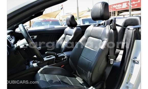 Ra Imported Ford Mustang funfun Ọkọ̀ in Import - Dubai ni Ashanti Ra Imported Ford Mustang funfun Ọkọ̀ in Import - Dubai ni Ashanti