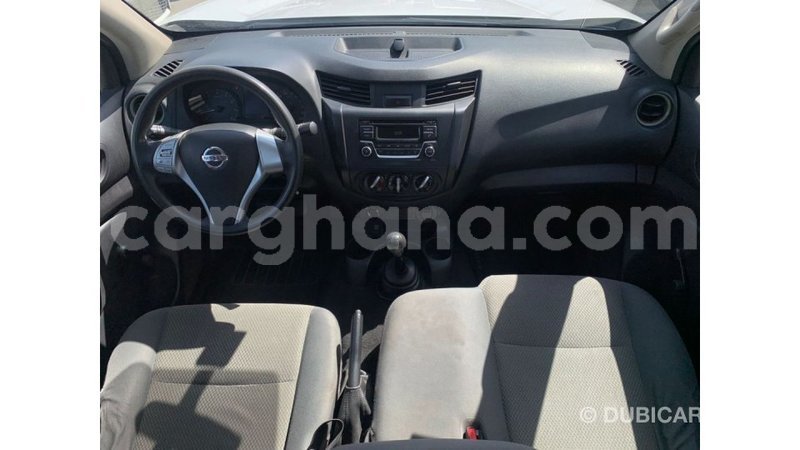 Big with watermark nissan navara ashanti import dubai 53776