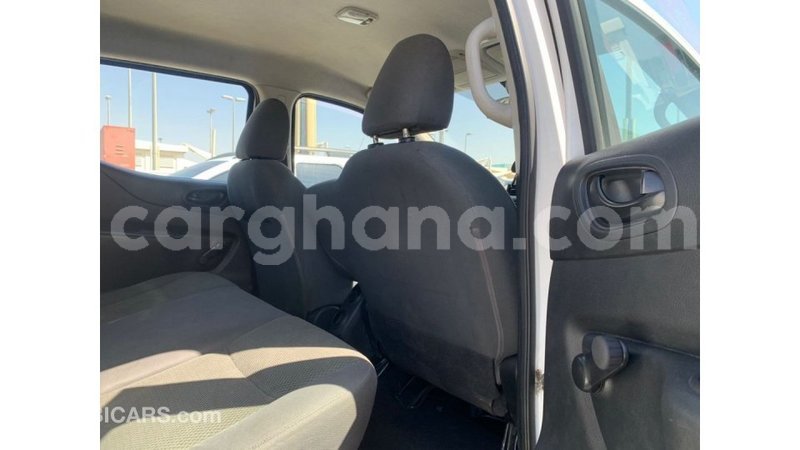 Big with watermark nissan navara ashanti import dubai 53776