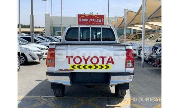 Sayi Imported Toyota Hilux White Mota in Import - Dubai a Ashanti Sayi Imported Toyota Hilux White Mota in Import - Dubai a Ashanti